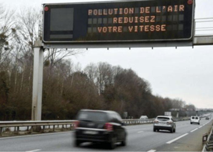 Affichage d'un épisode de pollution et des mesures préfectorales sur l'autoroute